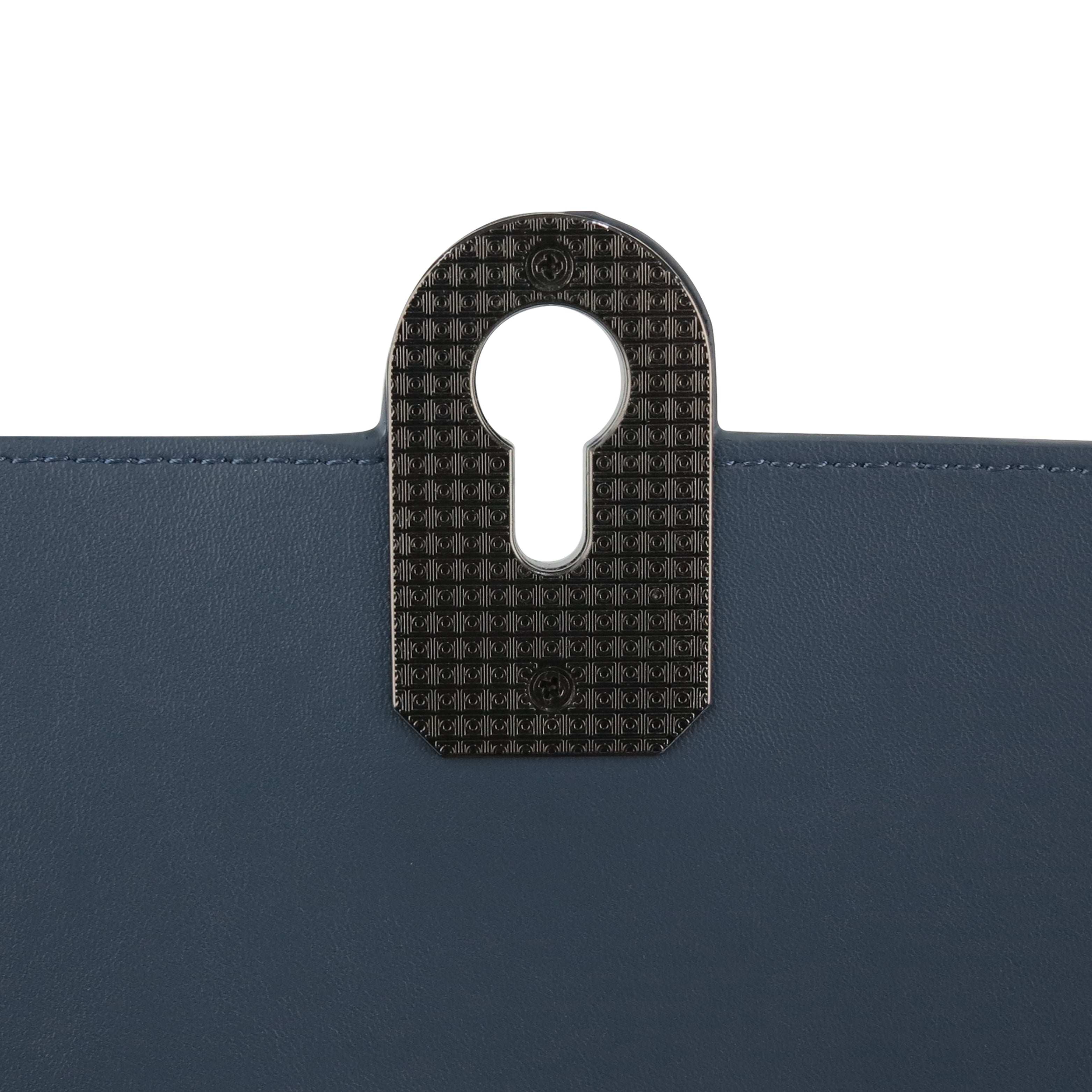 Amora Handbag w/ Twist Lock Powder Blue